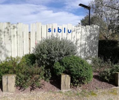 Entrée du camping avec panneau Siblu au Sbvacances TOUT CONFORT 2ch et 1sdb