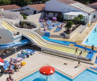 Aire aquatique avec toboggans et bassins au Séjour famille en Vendée - Mobil home 4 personnes