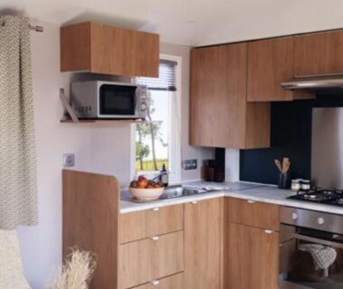 Cuisine équipée dans le mobil home du Séjour famille en Vendée Mobil home 4 personnes