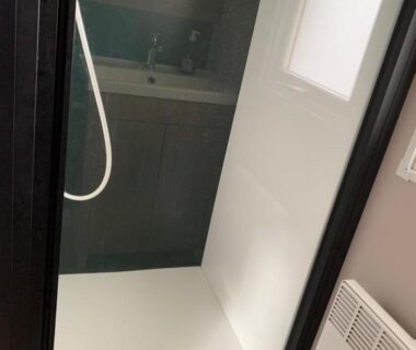 Douche cabine dans le mobile home neuf climatisé 3 chambres Siblu Village Les Viviers