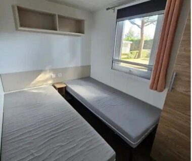 Chambre avec deux lits simples dans le Superbe Mobil home 6-8 personnes 57