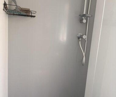 Douche dans la salle de bain du Superbe mobil-home à Seignosse plage