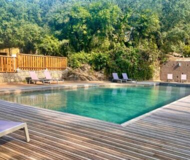 Piscine et terrasse en bois au camping de Sartène pour la Tente Lodge pour 8 avec Terrasse à Sartène API-1-52-1656