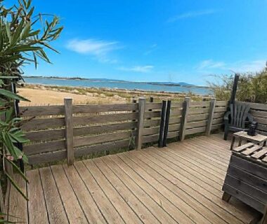 Terrasse en bois face à la mer au camping Un coin de paradis à Palavas les FLots