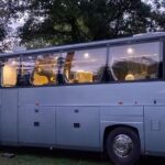 Dans un cadre boisé bus aménagé éclairé Unique et Insolite Bus Iliade