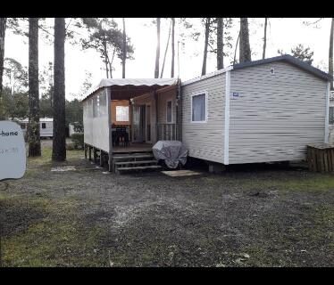 Emplacement boisé avec mobil-home au camping Vacances contis plage