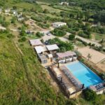 Cap Corse piscine extérieure et bungalows du camping Vista Mare