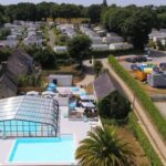Piscine couverte et bassin extérieur au camping ZEcamping 3 étoiles