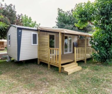 Mobil-home sur parc ombragé au ZEcamping 3 étoiles à 4km de la plage piscine chiens acceptés jacuzzi