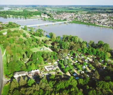 Bord de Loire et emplacements ombragés au ZEcamping 3 étoiles bord de Loire