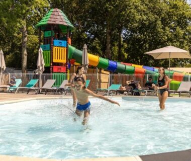 ZEcamping 4 étoiles Familial – Plage à 4 km – Parc aquatique – Dog friendly