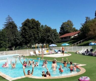 ZEcamping 4 étoiles dog friendly avec club enfant piscine chauffée et tennis
