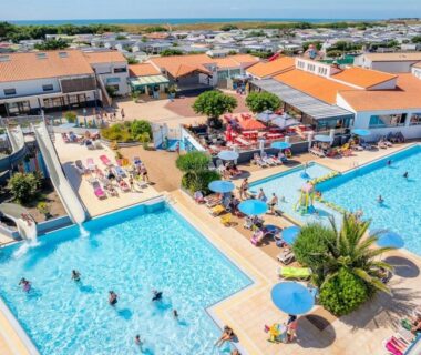 ZEcamping 5 étoiles – Parc Aqua – Plage à 150 m – MH TV Plancha – Club enfant