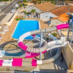 Parc aquatique avec toboggans et piscine au ZEcamping parc aquatique pet friendly club enfant