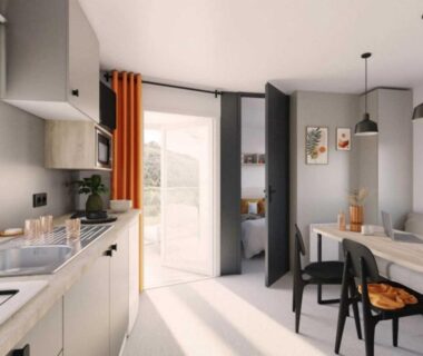 Intérieur de mobil-home avec cuisine et coin repas au ZEcamping parc aquatique pet friendly club enfant