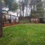 Terrasse et jardin avec abri en bois au camping proche du Touquet