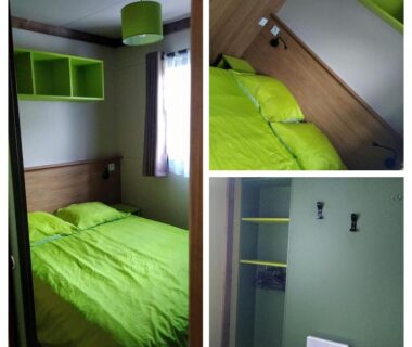Chambre avec lit double rangements et luminaires dans le chalet