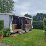 Terrasse et jardinet devant le mobil home Confort Landes 38m2